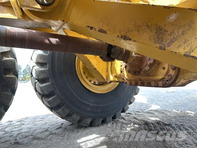 CAT 745 ساحبات مفصلية
