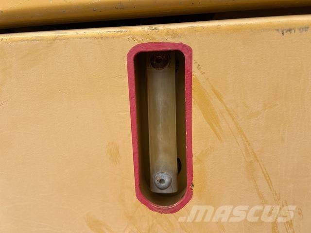 CAT 745 ساحبات مفصلية