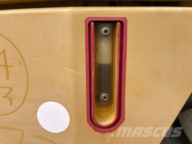 CAT 745 ساحبات مفصلية