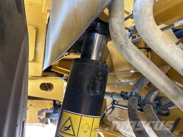 CAT 745 ساحبات مفصلية