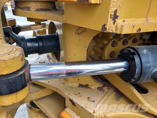 CAT 745 ساحبات مفصلية