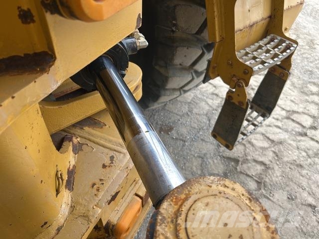 CAT 745 ساحبات مفصلية