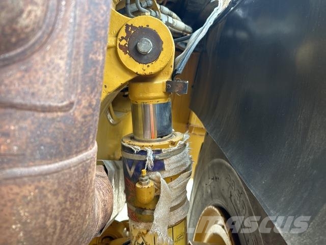 CAT 745 ساحبات مفصلية