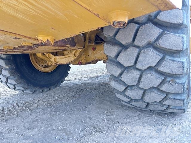 CAT 745 ساحبات مفصلية