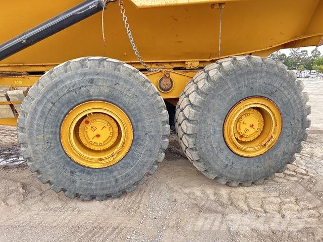 CAT 745 ساحبات مفصلية