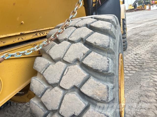 CAT 745 ساحبات مفصلية