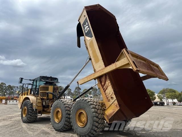 CAT 745 ساحبات مفصلية