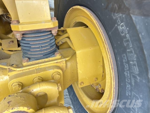 CAT 745 ساحبات مفصلية
