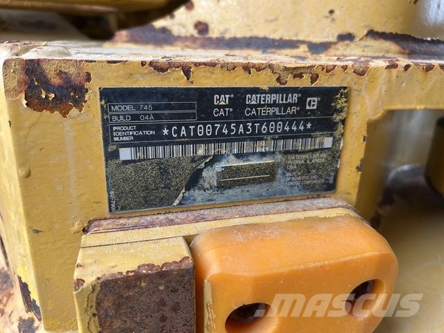 CAT 745 ساحبات مفصلية