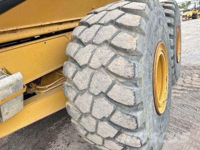 CAT 745 ساحبات مفصلية