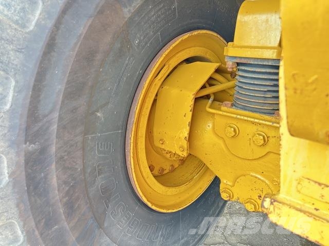 CAT 745 ساحبات مفصلية