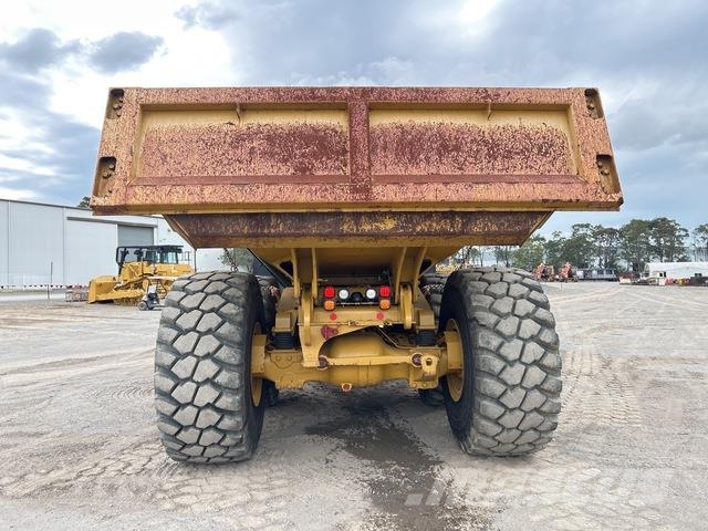 CAT 745 ساحبات مفصلية