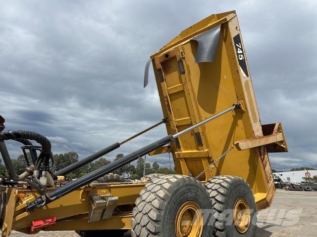 CAT 745 ساحبات مفصلية