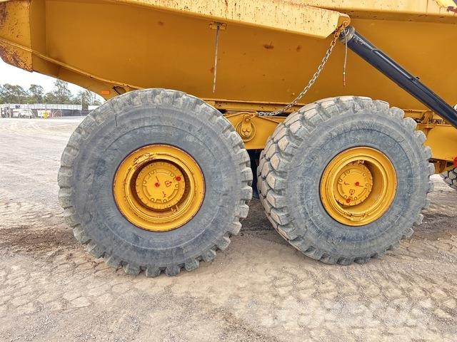 CAT 745 ساحبات مفصلية