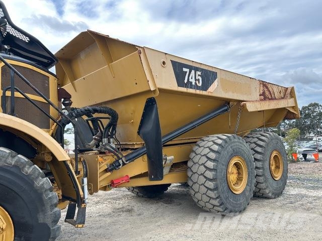 CAT 745 ساحبات مفصلية