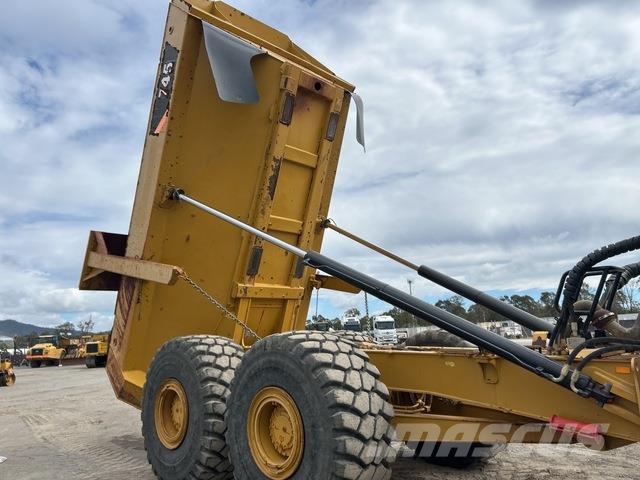 CAT 745 ساحبات مفصلية