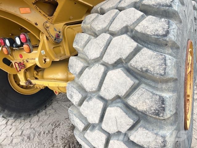 CAT 745 ساحبات مفصلية