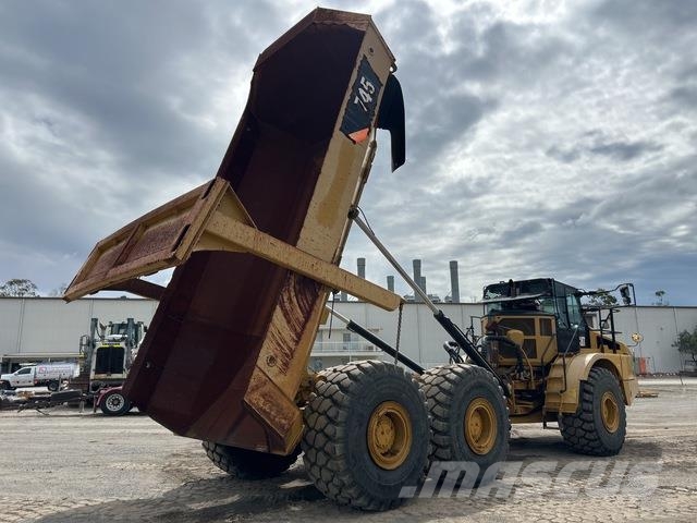 CAT 745 ساحبات مفصلية