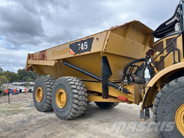 CAT 745 ساحبات مفصلية