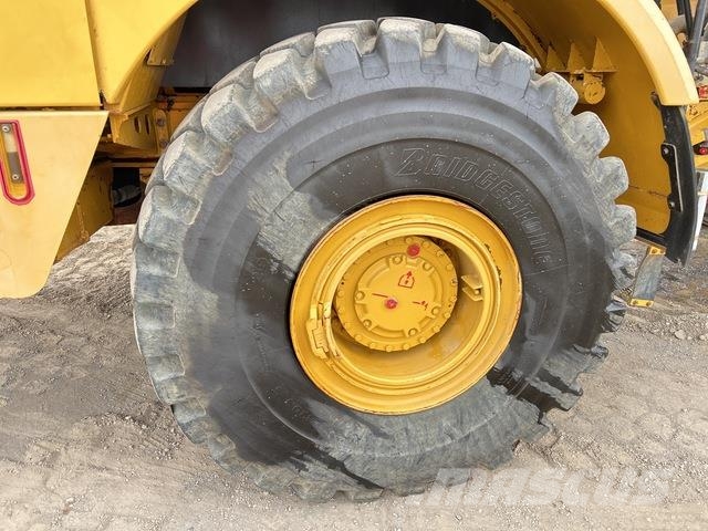 CAT 745 ساحبات مفصلية