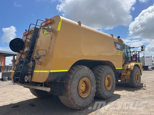 CAT 745 Autocisterne