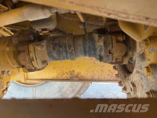 CAT 745 Autocisterne