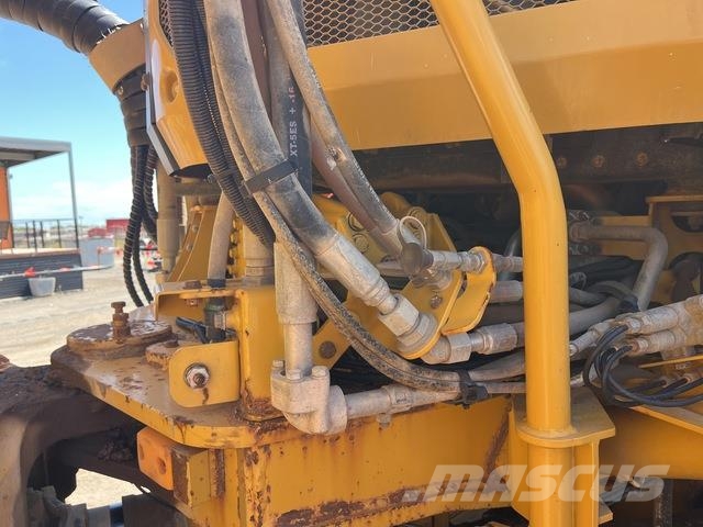 CAT 745 Autocisterne
