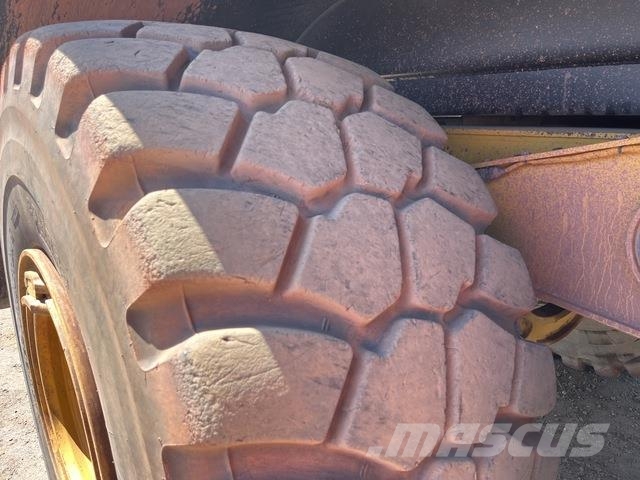 CAT 745 Autocisterne