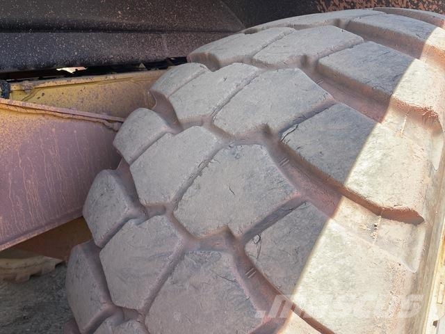 CAT 745 Autocisterne