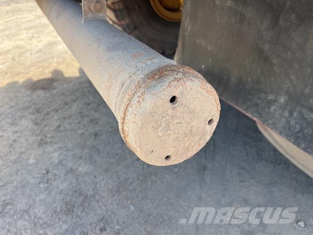 CAT 745 Autocisterne