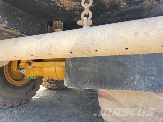CAT 745 Autocisterne