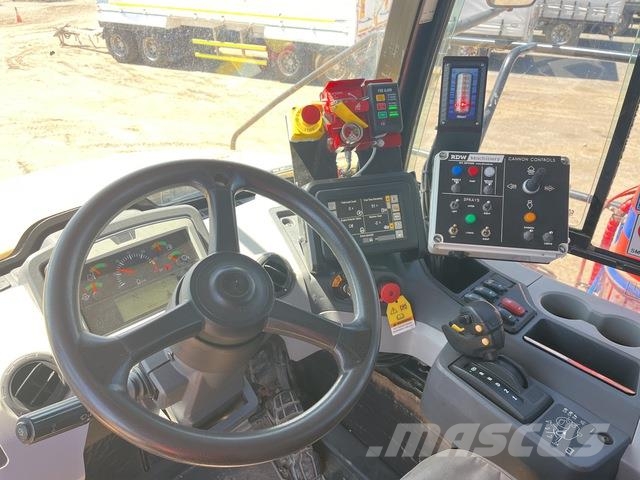 CAT 745 Autocisterne