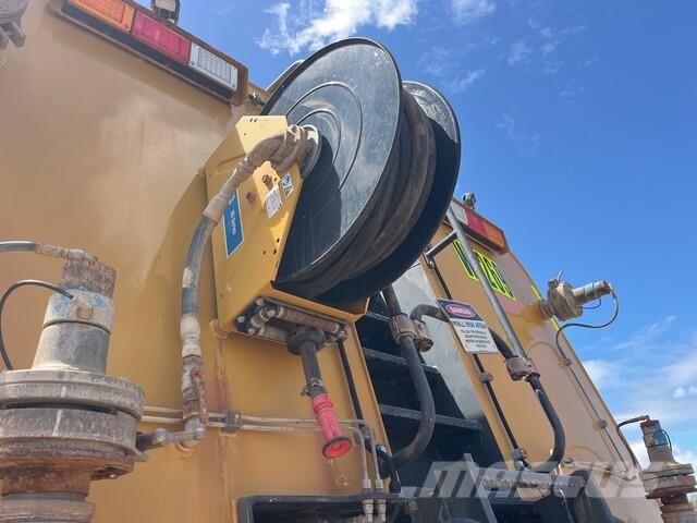 CAT 745 Autocisterne
