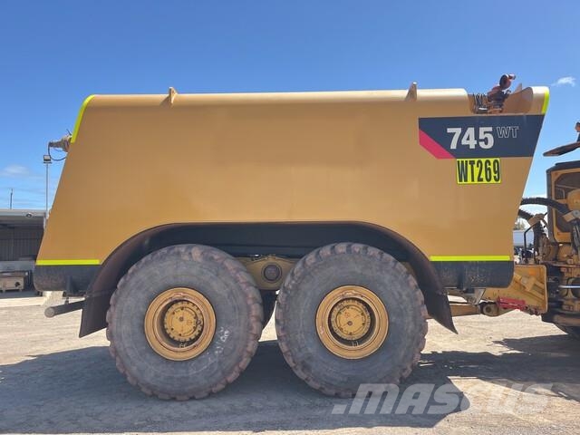 CAT 745 Autocisterne