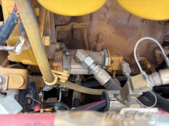 CAT 745C شاحنات ذات صهاريج