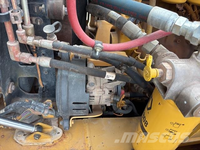 CAT 745C شاحنات ذات صهاريج