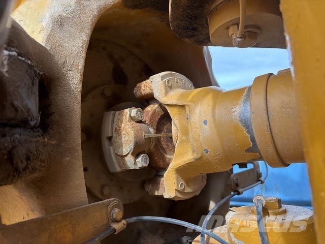 CAT 745C شاحنات ذات صهاريج