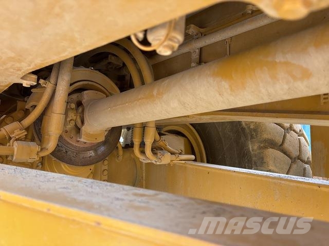 CAT 745C شاحنات ذات صهاريج