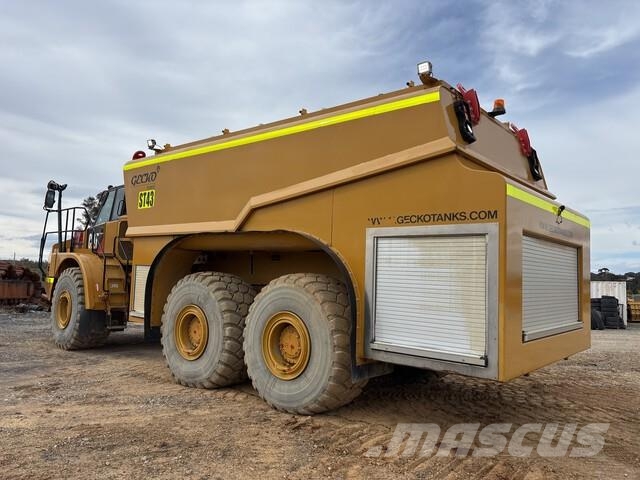 CAT 745C شاحنات ذات صهاريج