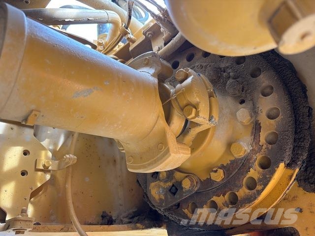 CAT 745C شاحنات ذات صهاريج