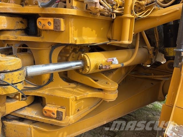 CAT 745C شاحنات ذات صهاريج