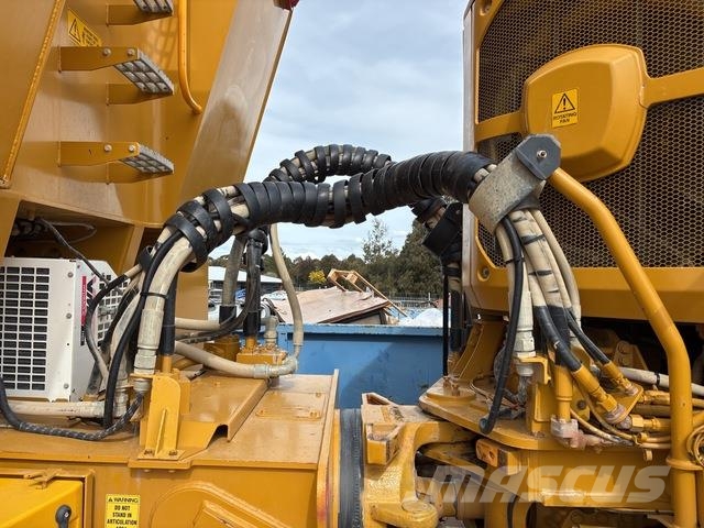 CAT 745C شاحنات ذات صهاريج