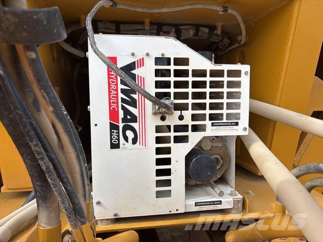 CAT 745C شاحنات ذات صهاريج