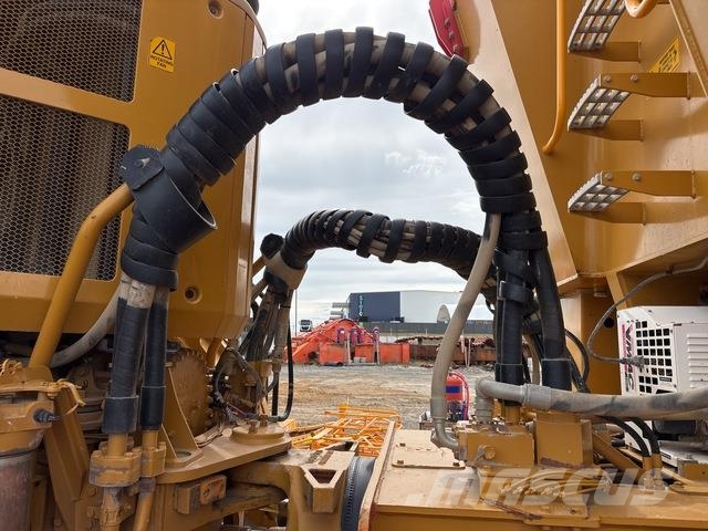 CAT 745C شاحنات ذات صهاريج
