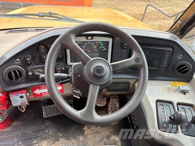 CAT 745C شاحنات ذات صهاريج