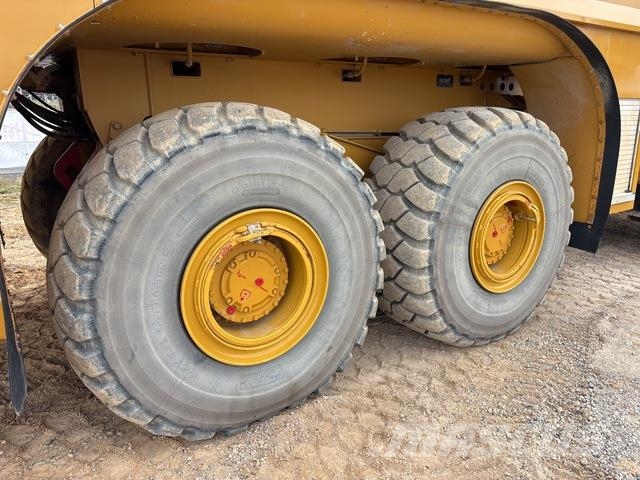CAT 745C شاحنات ذات صهاريج