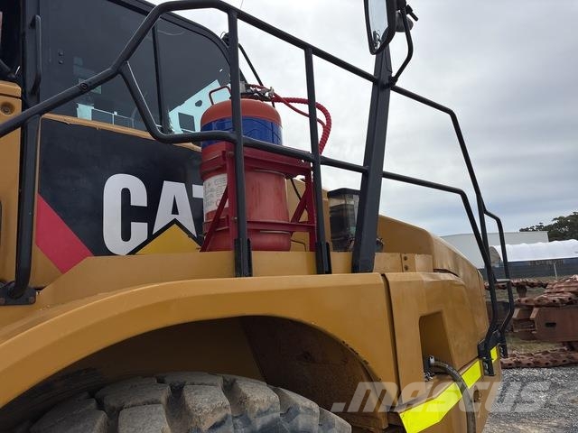 CAT 745C شاحنات ذات صهاريج