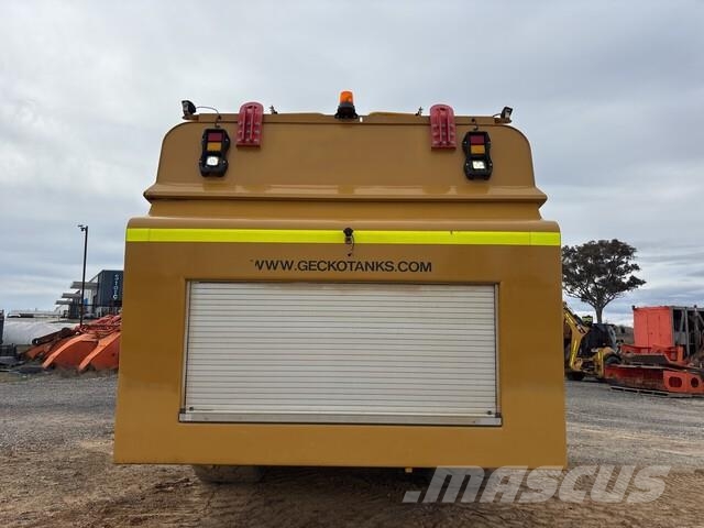 CAT 745C شاحنات ذات صهاريج