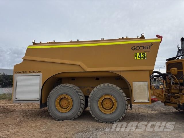 CAT 745C شاحنات ذات صهاريج