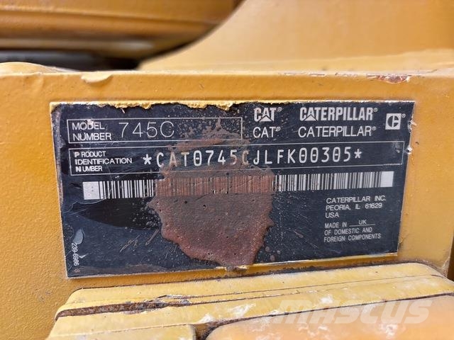 CAT 745C شاحنات ذات صهاريج